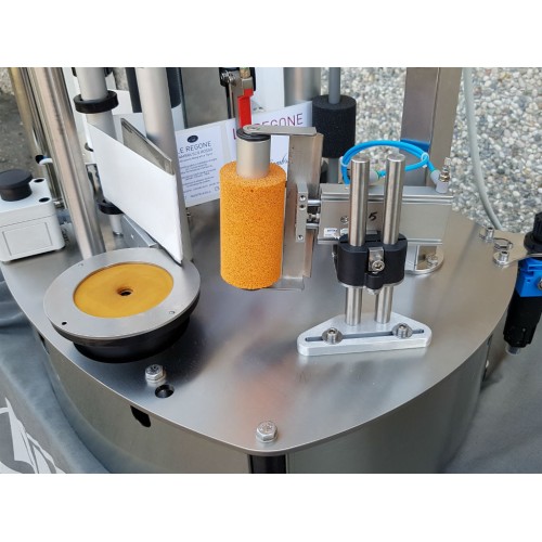 Flaschenetikettierer ALPHA PRO / Etikettiermaschine für Flaschen und Dosen