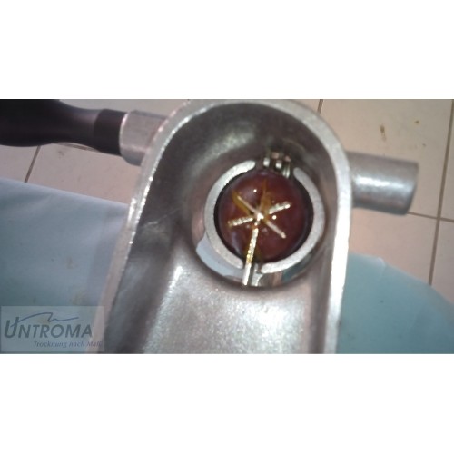 Hand plum and apricot pitting machine - Plum and apricot pitter / Destoner