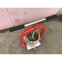 Skrūves ābolu sulu spiede VP-5 - augļu prese