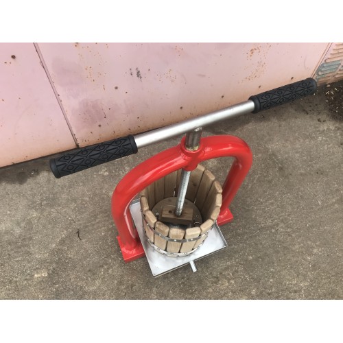 Skrūves ābolu sulu spiede VP-5 - augļu prese